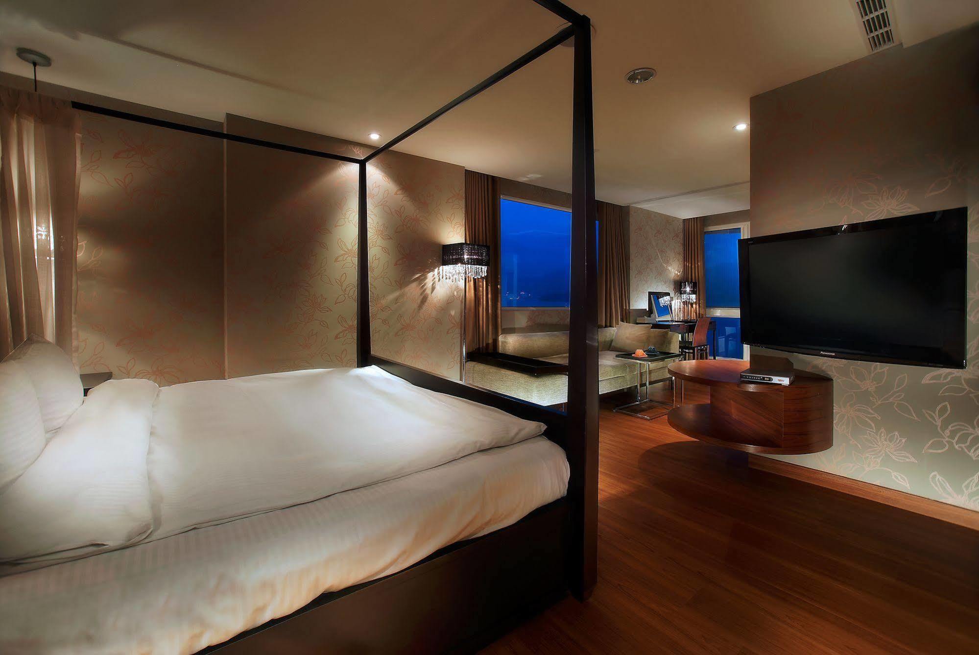 Spa Home Sun Moon Lake Luxury Lakeside Hotel Yuchi Ngoại thất bức ảnh